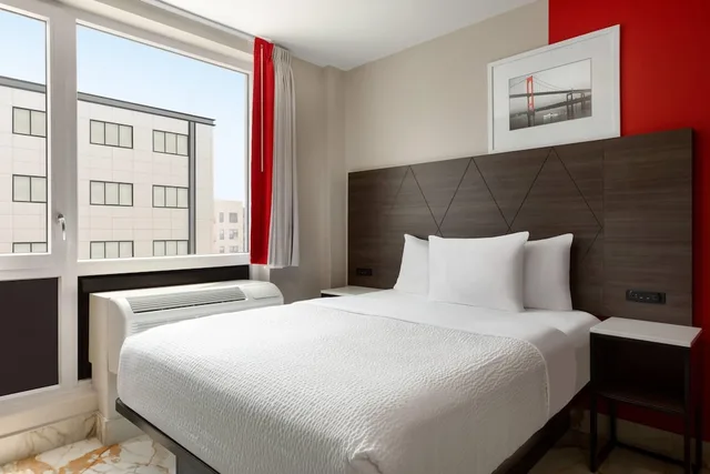 غرفة بسرير كوين، Ramada by Wyndham Brooklyn Empire Blvd 1/8