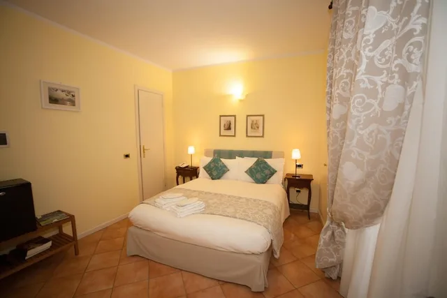 غرفة قياسية بسرير مزدوج، Albergo Orologio 2/10