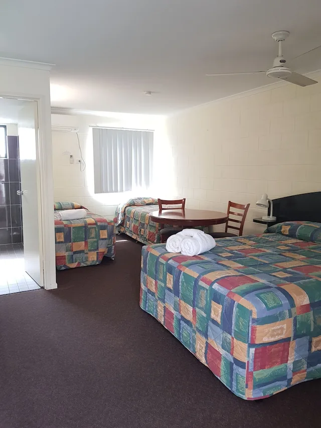 Family, King and Twin Beds, Harbour Lodge Motel Gladstone 1/2