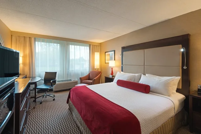 غرفة بريميوم بسريرين كوين في طابق مرتفع، CROWNE PLAZA BOSTON - WOBURN 6/9
