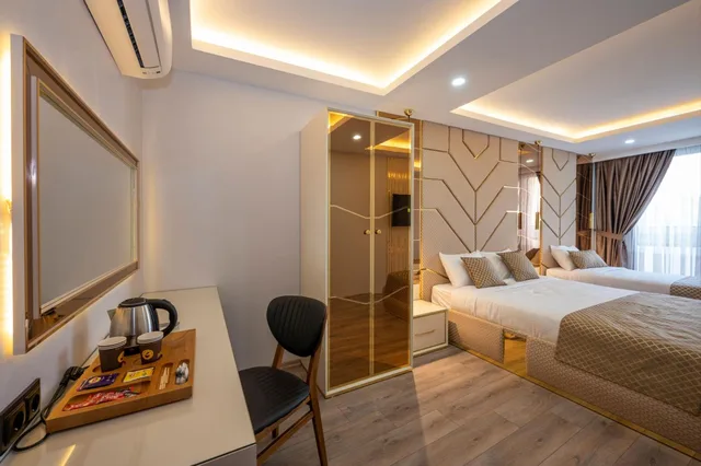 غرفة ديلوكس ثلاثية، Luxury Airport Hotel 1/5