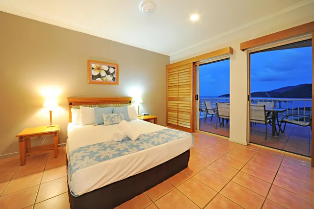 2 Bedrooms, Spa, Penthouse, Marina View, Top Floor، at Boathaven Bay Holiday Apartments 2/9