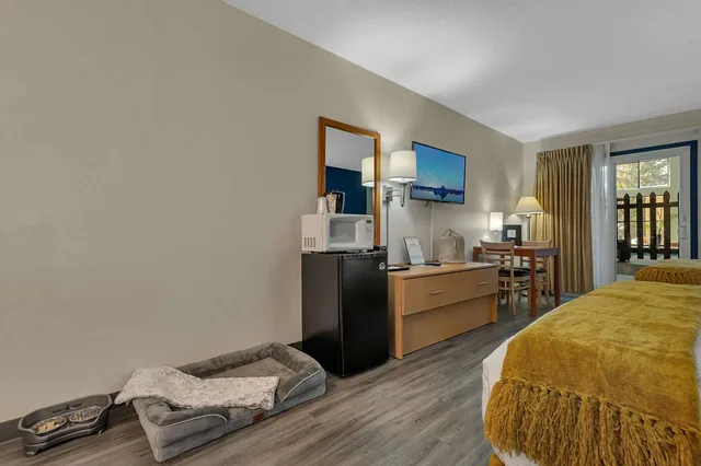 غرفة بسريرين كوين، Spicer Hotel 4/4