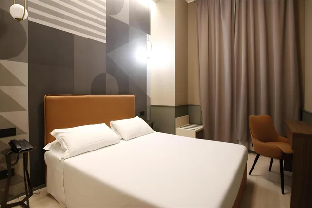Room, Queen Bed, The B Place 3/10