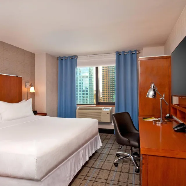 Suite, King Bed, Four Points by Sheraton Midtown Times Square 3/10