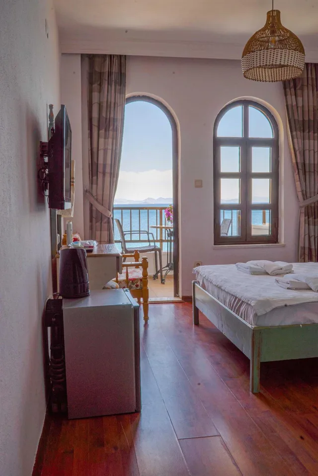 غرفة بسرير مزدوج أو سريرين منفصلين بإطلالة على البحر، Diplomat Hotel 7/10