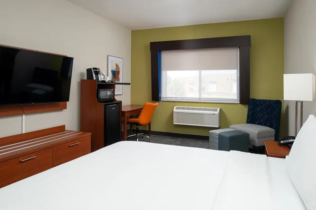 غرفة قياسية بسرير كوين، Holiday Inn Express Hotel And Suites Farmington Bloomfield 3/5