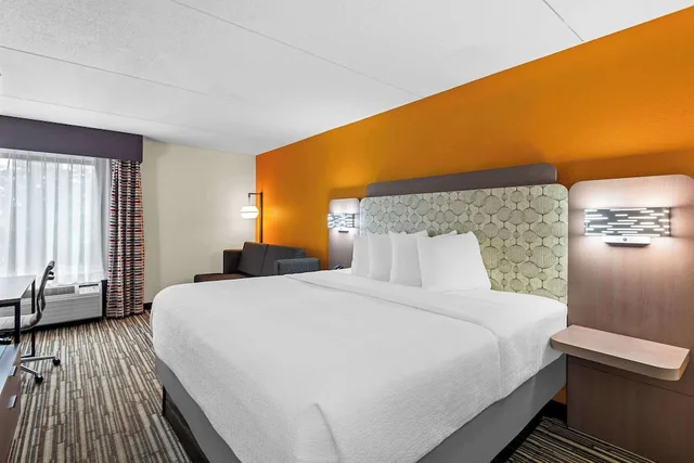 Standard, King Bed, Sofa, Spark by Hilton Syracuse Carrier Circle 2/5