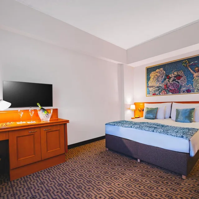 Tower, Deluxe, Suite, Panoramic View, Grand Hotel International 3/6
