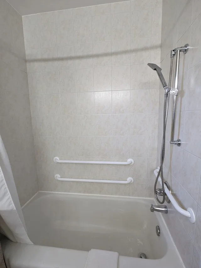 غرفة ديلوكس بسريرين منفصلين لذوي الإعاقة، Los Gatos Garden Inn Hotel 2/2