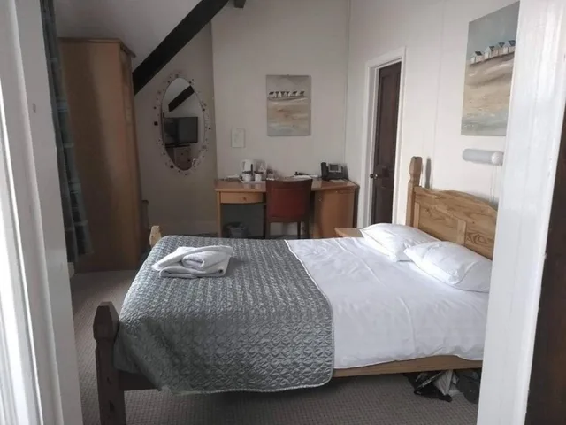غرفة عائلية ثلاثية بسرير مزدوج وسريرين منفصلين، Bailey Ground Hotel 1/2
