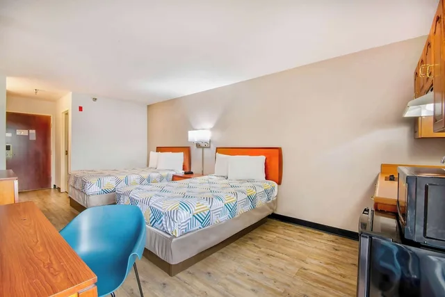 غرفة ديلوكس بسريرين مزدوجين بمطبخ صغير، Motel6 Abbeville, LA 1/8