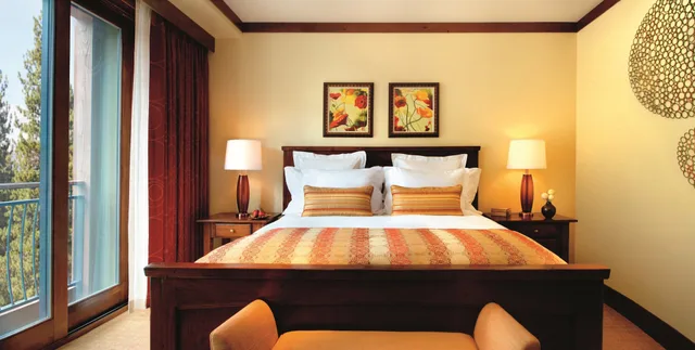 3 Bedrooms, 3 Double Beds, Valley View, Balcony، The Ritz Carlton Lake Tahoe 2/3