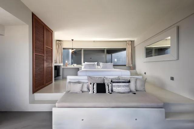 Junior Plunge Pool Suite with Seaview، West East Suites - Adults Only 2/8