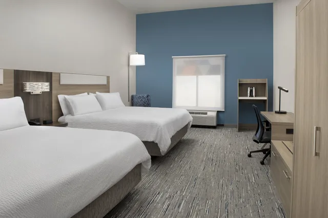 غرفة قياسية بسريرين كينج، Holiday Inn Express Hoteland Suites Knoxville-Clinton 1/3