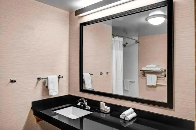 Studio, Multiple Beds, Pool View, Balcony, Accessible، Fairfield Inn Suites Los Angeles Lax el Segundo 3/4