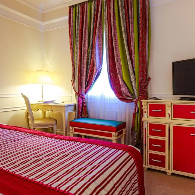 Classic, Double or Twin Bed, Pool View, Grand Hotel Des Bains 3/10