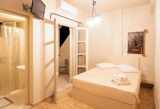 غرفة كلاسيكية بسرير كوين بإطلالة على المدينة، Villa Toula 3/10