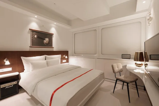 Lovely, Double Bed، Ruby Luna Hotel Dusseldorf 2/4