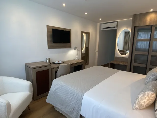 غرفة كومفورت بسريرين منفصلين، Hotel Colon Rambla 6/10