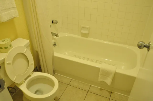 1 King Bed - Mobility Access RI Shwr Smk، Motel6 Little Rock, AR - Airport 5/8