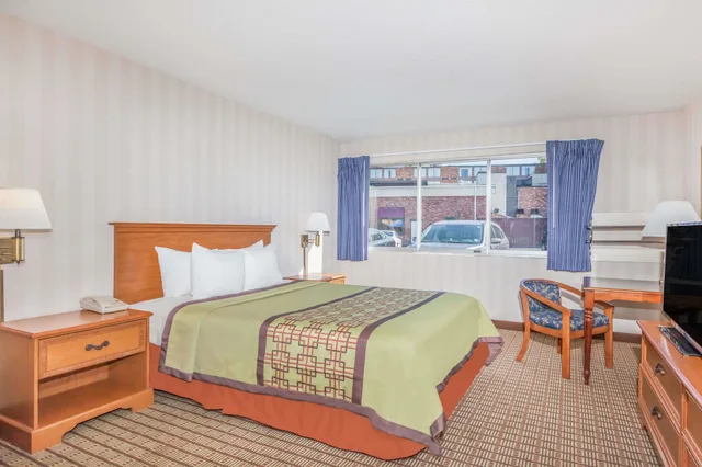 غرفة قياسية بسرير كوين، Days Inn By Wyndham Albany Suny 2/6