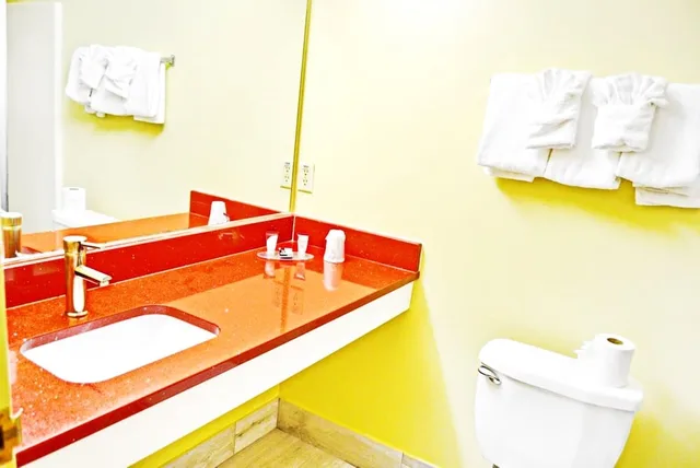 غرفة ديلوكس بسريرين مزدوجين، Flagship Inn And Suites 3/3
