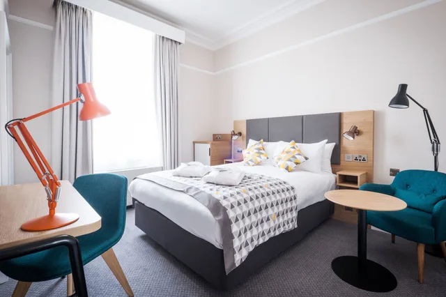 غرفة بريميوم بسرير كوين مع أريكة، Holiday Inn Farnborough by IHG 8/10