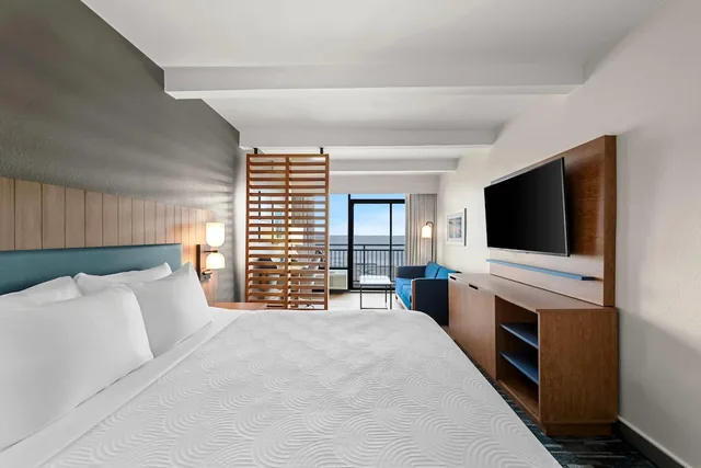 Studio, Suite, King Bed, Ocean Front، Country Inn & Suites by Radisson, Virginia Beach (Oceanfront) 1/6