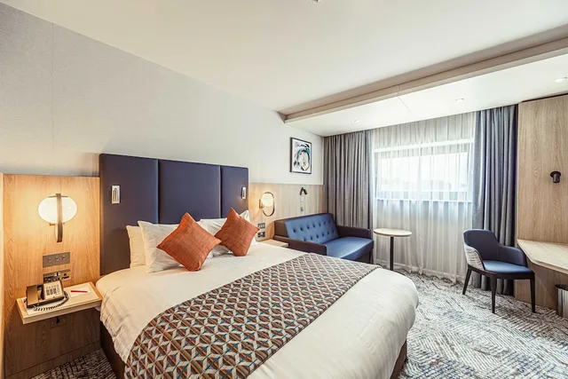 غرفة قياسية بسرير كوين مع أريكة، Crowne Plaza Reading East, An IHG hotel 2/4