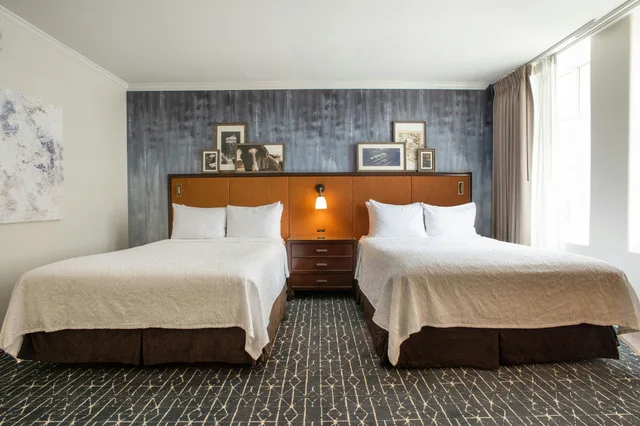 غرفة بسريرين كوين، Magnolia Hotel Houston 1/5