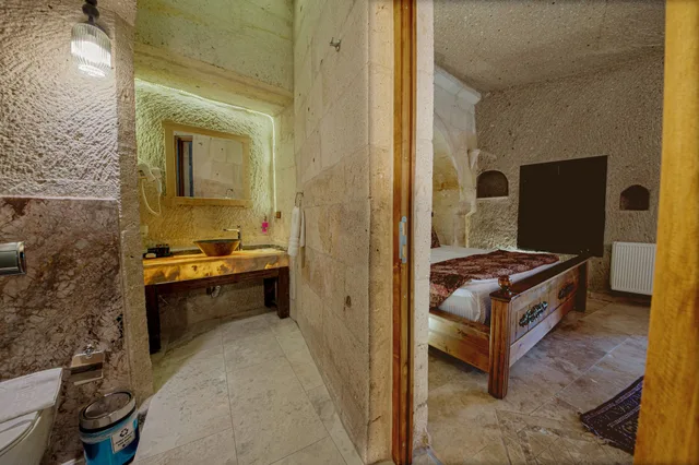 جناح عائلي بسريرين منفصلين وسرير كينج، Roma Cave Suite Hotel 6/7