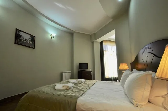 جناح كلاسيكي بسرير كوين، Hotel O. Galogre 1/3