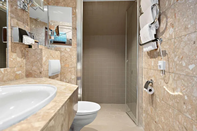 جناح، Best Western Strand Hotel 2/5