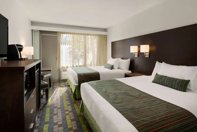 غرفة قياسية بسريرين كوين، Days Inn by Wyndham Victoria Airport Sidney 2/6