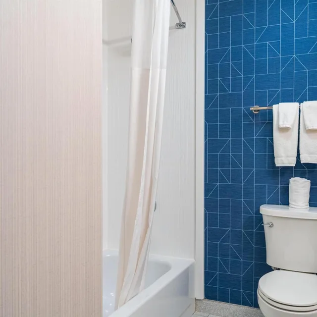 غرفة بسرير كينج بحوض استحمام لذوي الإعاقة، Spark by Hilton Atlanta Kennesaw Town Center 8/10