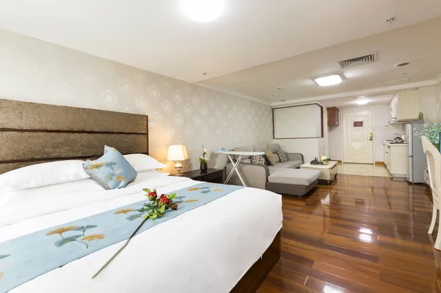 Business, Queen Bed, Yoyo International Apartment 1/10