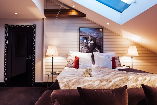 Aurora, Loft, King Bed, Sofa، Arctic Light 1/3