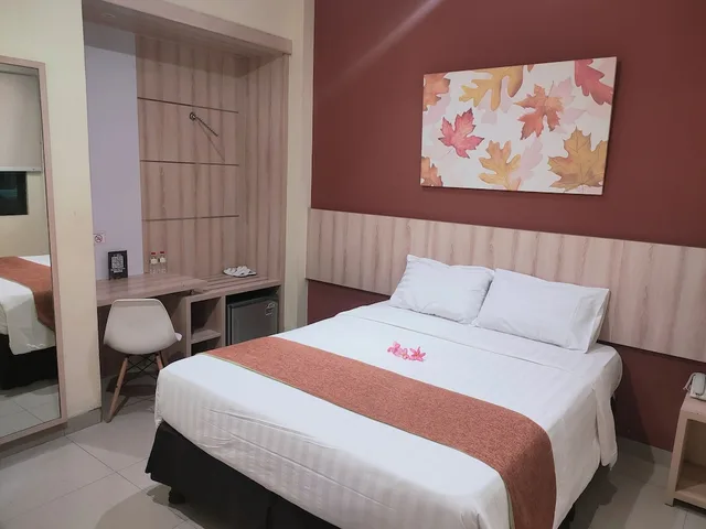 Deluxe, Queen Bed, D'Bamboo Suites 7/10