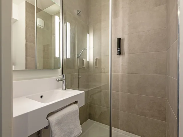 Double Standard room, B&B HOTEL Landerneau Bois Noir 3/4