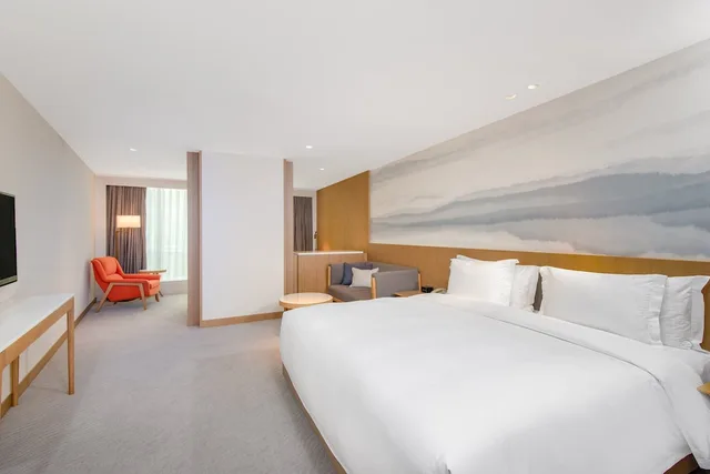 غرفة قياسية بسرير كينج مع دخول الصالة، Crowne Plaza Zhuhai City Center 1/10