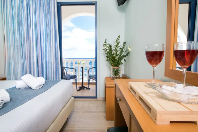 غرفة بسرير كوين بإطلالة على البحر، Sunshine Hotel 6/10