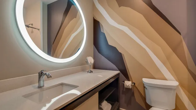 غرفة قياسية بسرير كينج لذوي الإعاقة، Best Western Plus Executive Residency Rigby's Water World Hotel 7/9
