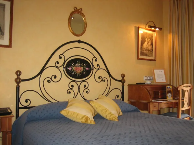 غرفة بسريرين، Hotel Santiago 6/10