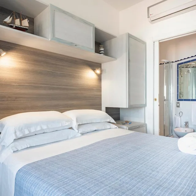 غرفة قياسية بسرير مزدوج بإطلالة على البحر، La Caletta Hotel 1/10