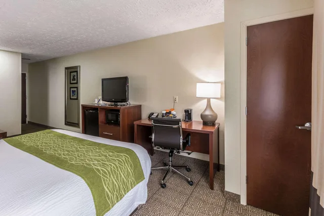 غرفة بسرير كينج، Comfort Inn Medford - Long Island 2/4