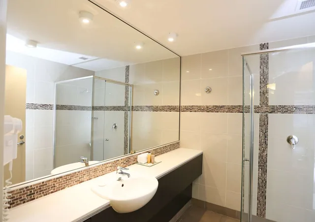 غرفة ديلوكس بسرير كينج وسرير كوين، Best Western Plus Hovell Tree Inn 2/3