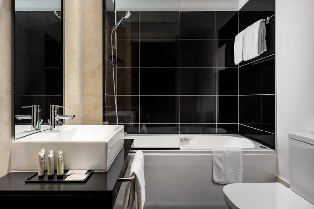 غرفة عائلية بسرير مزدوج وسريرين منفصلين، Hotel Luena 6/12