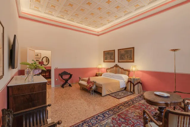جناح بسرير كينج، Palazzo Rotati 3/6