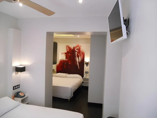 غرفة عائلية رباعية، Hotel Des Arts Bastille 3/3